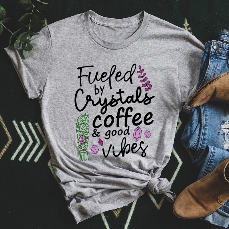 Camiseta con gráfico "Good Vibes" de Fueled By Crystals Coffee, hecha en EE. UU.
