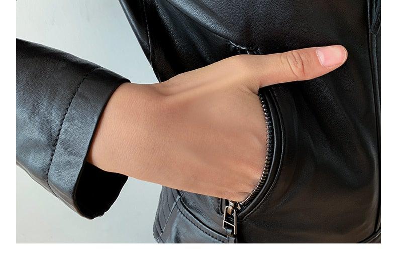 Manteau vintage en cuir de mouton noir pour femme, style motard.