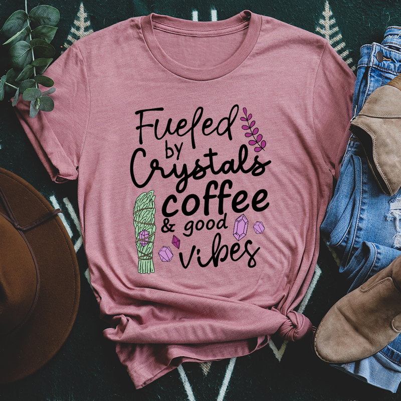 Camiseta con gráfico "Good Vibes" de Fueled By Crystals Coffee, hecha en EE. UU.