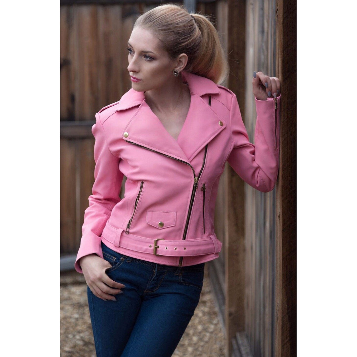 Chaqueta de cuero estilo biker rosa para mujer de Becca