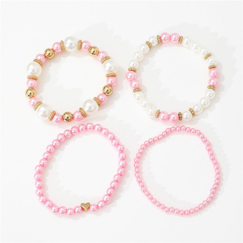 Ensemble de 4 bracelets simples en perles blanches synthétiques, ornés de perles en forme de cœur, élégants et faits main.