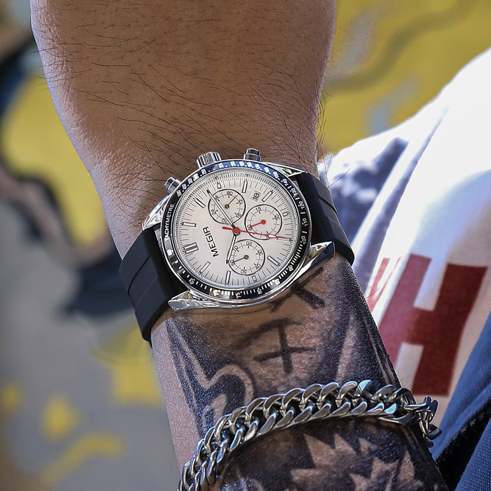 Montre chronographe à quartz analogique avec bracelet en silicone et calendrier