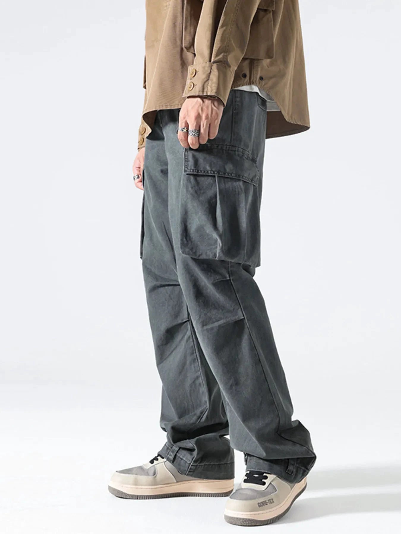 Men's Vintage Washed Cargo Jeans by Trendsi